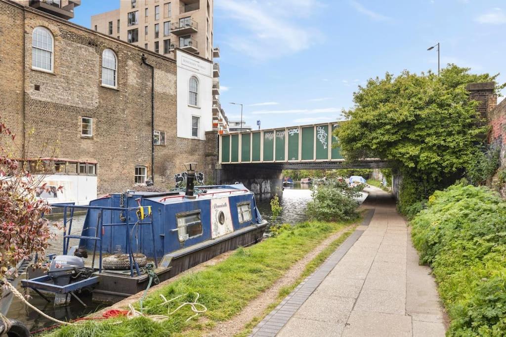 Modern New 1-Bedroom Home Stunning Views London Exterior photo